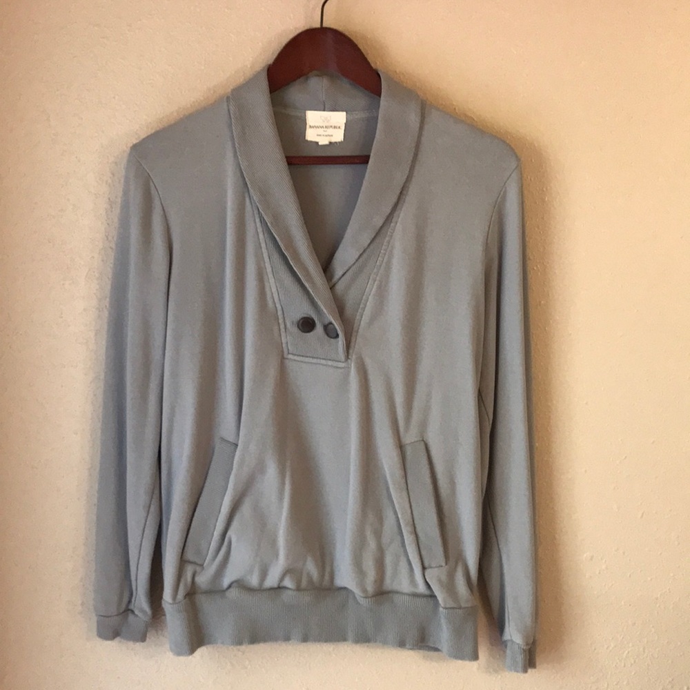 V-neck pullover